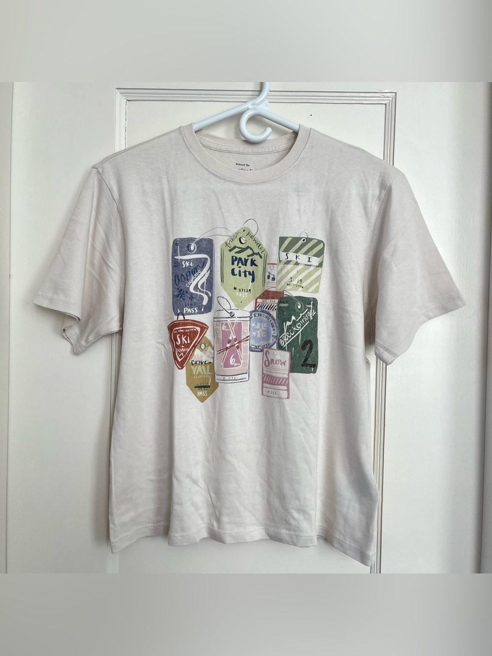 Abercrombie & Fitch Relaxed Graphic Ski Tee Medium Cream White NWT
